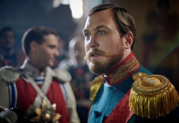 Актер Ларс Айдингер в роли Николая II во время съемок эпизода коронации императора Николая II в декорациях, воспроизводящих интерьер Успенского собора Московского Кремля, на съемках фильма Алексея Учителя Матильда в Санкт-Петербурге. - Sputnik Узбекистан