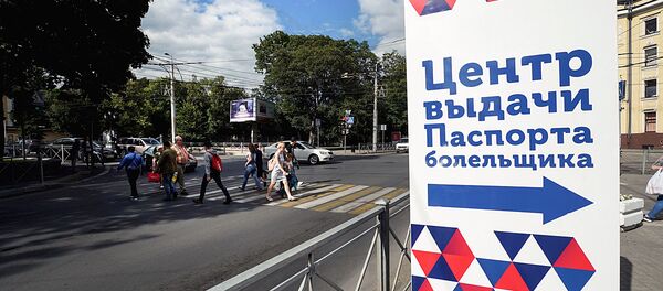 Указатель центра выдачи паспорта болельщика чемпионата мира по футболу-2018 - Sputnik Узбекистан