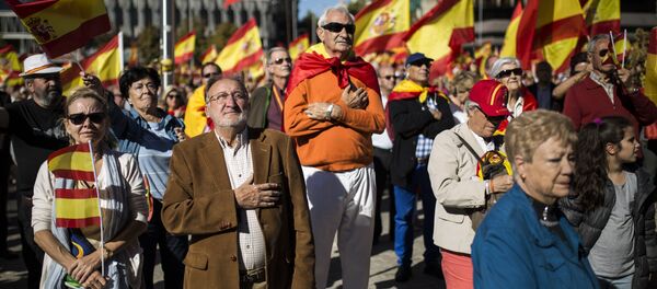Акция в Мадриде в поддержку единства Испании - Sputnik Узбекистан
