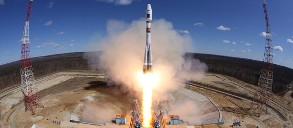 Старт ракеты-носителя с тремя российскими спутниками Старт ракеты-носителя с тремя российскими спутниками - Sputnik Узбекистан