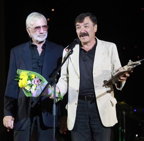 Драматург Виктор Мережко и актер Рустам Сагдуллаев - Sputnik Узбекистан