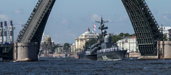 Репетиция парада ко Дню ВМФ в Санкт-Петербурге Репетиция парада ко Дню ВМФ в Санкт-Петербурге - Sputnik Ўзбекистон