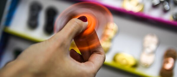 Продажа спиннеров в Москве - Sputnik Узбекистан