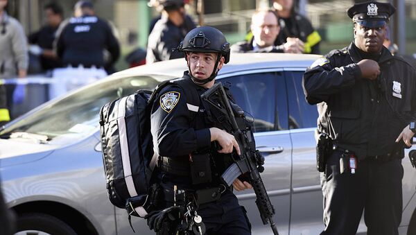 Полицейские на месте наеда грузовика на велосипедистов в Нью-Йорке - Sputnik Ўзбекистон