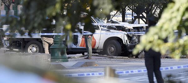 Грузовик, которым управлял Сайфулло Саипов - Sputnik Узбекистан