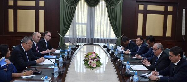 1 ноября 2017 года Министр иностранных дел Республики Узбекистан Абдулазиз Камилов встретился с заместителем Генерального секретаря ООН Юрием Федотовым - Sputnik Узбекистан