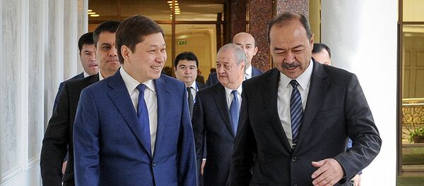 Премьер-министр Кыргызстана Сапар Исаков встретился с главой правительства Узбекистана Абдуллой Ариповым в рамках рабочего визита в Ташкент Премьер-министр Кыргызстана Сапар Исаков встретился с главой правительства Узбекистана Абдуллой Ариповым в рамках рабочего визита в Ташкент - Sputnik Ўзбекистон