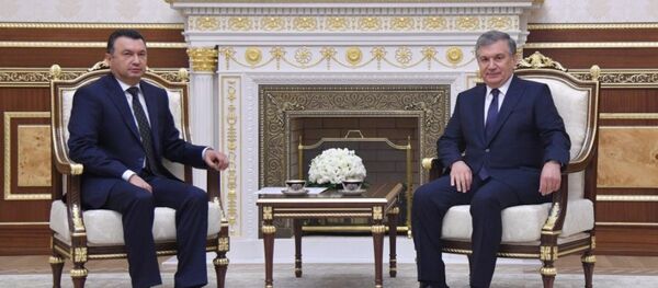 Встреча президента Узбекистана Шавката Мирхиёева с премьер-министром Таджикистана Кохиром Расулзода Встреча президента Узбекистана Шавката Мирхиёева с премьер-министром Таджикистана Кохиром Расулзода - Sputnik Ўзбекистон
