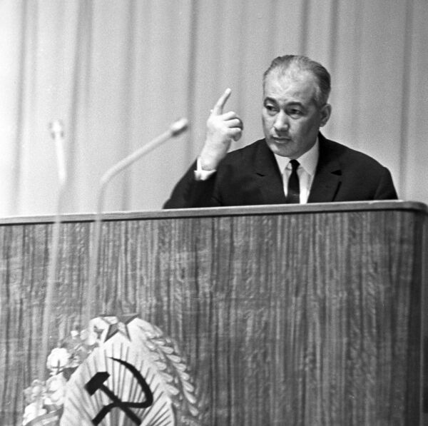 Первый секретарь ЦК КП Узбекской ССР Ш.Р.Рашидов - Sputnik Узбекистан