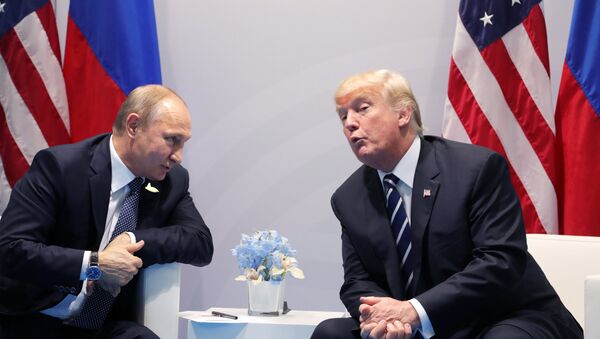 Президент РФ Владимир Путин и президент США Дональд Трамп  - Sputnik Узбекистан