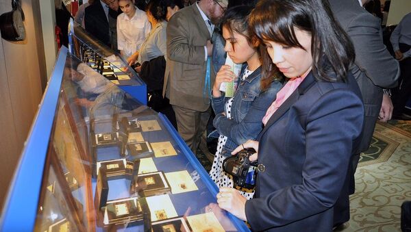 В Музее истории связи Узбекистана открылась выставка серебряных марок, посвященных Святой Мекке - Sputnik Ўзбекистон