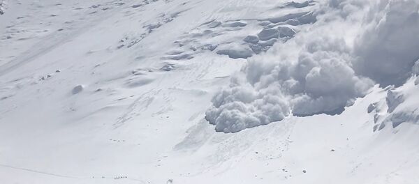 Сход лавины - Sputnik Узбекистан