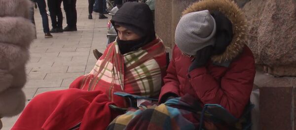 Многометровая очередь за IPhoneX в Москве - Sputnik Узбекистан