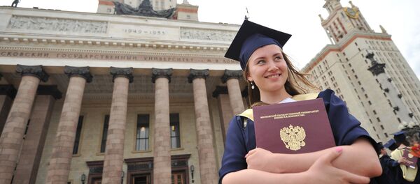 Вручение дипломов с отличием выпускникам МГУ им. М.В.Ломоносова Вручение дипломов с отличием выпускникам МГУ им. М.В.Ломоносова - Sputnik Ўзбекистон
