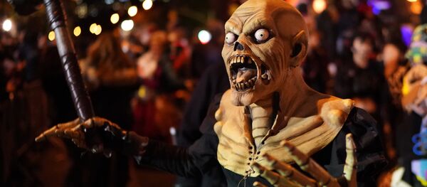 Парад по случаю праздника Хэллоуин в Нью-Йорке Парад по случаю праздника Хэллоуин в Нью-Йорке - Sputnik Ўзбекистон