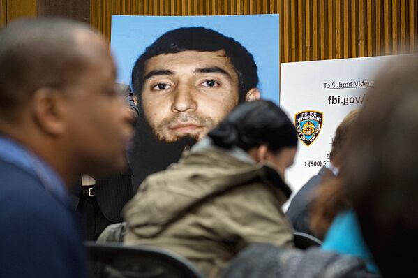 A photo of Sayfullo Saipov is displayed at a news conference at One Police Plaza Wednesday, Nov. 1, 2017, in New York. Saipov is accused of driving a truck on a bike path that killed several and injured others Tuesday near One World Trade Center. - Sputnik Узбекистан