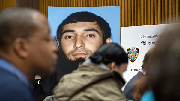 A photo of Sayfullo Saipov is displayed at a news conference at One Police Plaza Wednesday, Nov. 1, 2017, in New York. Saipov is accused of driving a truck on a bike path that killed several and injured others Tuesday near One World Trade Center.  - Sputnik Ўзбекистон
