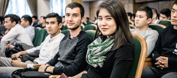 Встреча делегации Узбекистана с узбекистанскими студентами учащихся в Москве - Sputnik Узбекистан