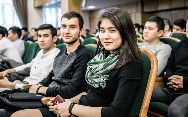 Встреча делегации Узбекистана с узбекистанскими студентами учащихся в Москве - Sputnik Узбекистан