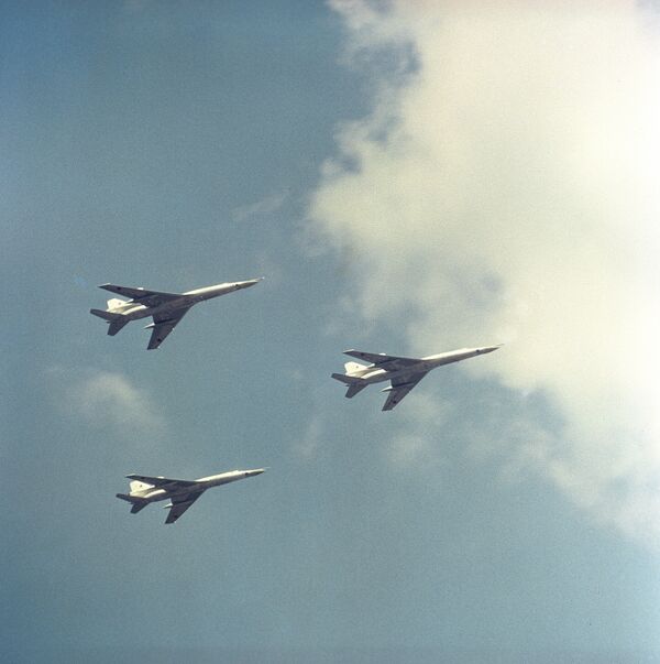 Авиационный праздник, посвященный 50-летию Великого Октября. Аэропорт Домодедово. - Sputnik Узбекистан