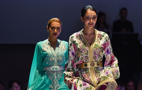 Шестой сезон азербайджанской недели моды Azerbaijan Fashion Week - Sputnik Узбекистан