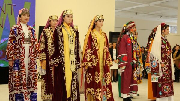 На Ташкентской неделе моды - Sputnik Узбекистан