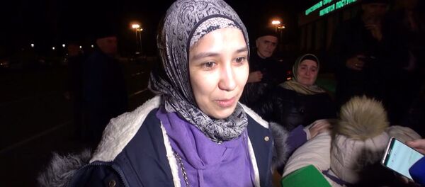 В Грозный доставили самую большую группу женщин и детей, спасенных в Сирии В Грозный доставили самую большую группу женщин и детей, спасенных в Сирии - Sputnik Узбекистан