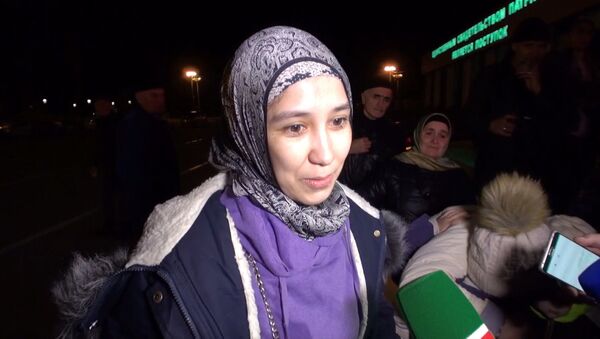 В Грозный доставили самую большую группу женщин и детей, спасенных в Сирии - Sputnik Узбекистан