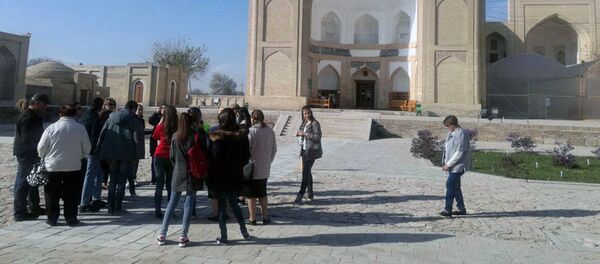 Туристы в Бухаре - Sputnik Узбекистан