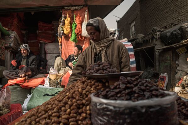 Продавец фиников на рынке в Кабуле - Sputnik Узбекистан