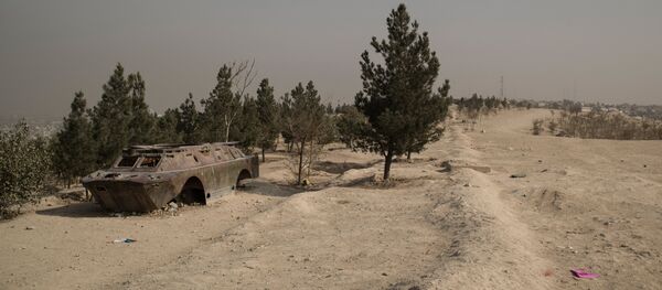 Корпус БРДМ (бронированная разведывательно-дозорная машина) неподалеку от города Кабула - Sputnik Узбекистан