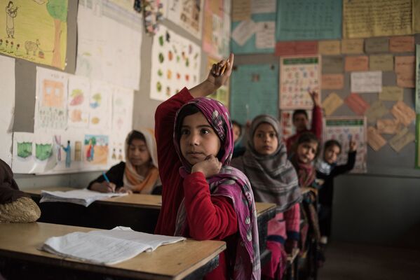 Ученики в классе школы для бывших беспризорных детей Aschiana в Кабуле - Sputnik Узбекистан