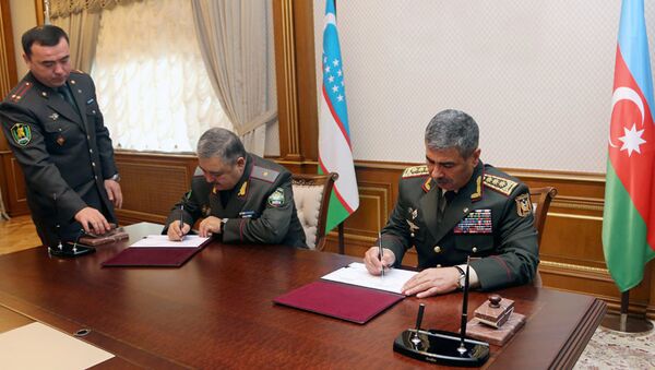 Подписан план двустороннего военного сотрудничества между Азербайджаном и Узбекистаном - Sputnik Узбекистан