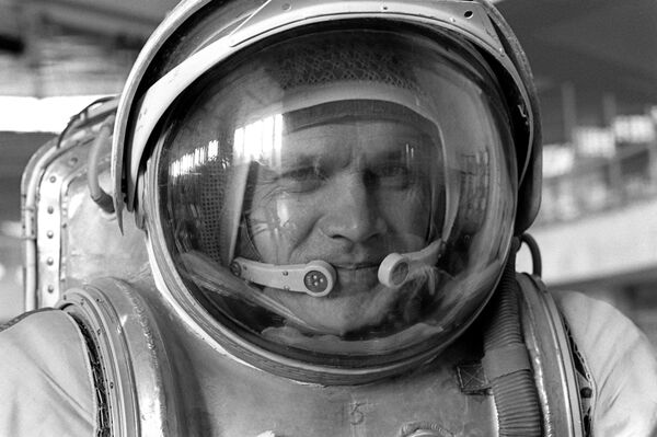 Лётчик-космонавт В. Джанибеков - Sputnik Узбекистан