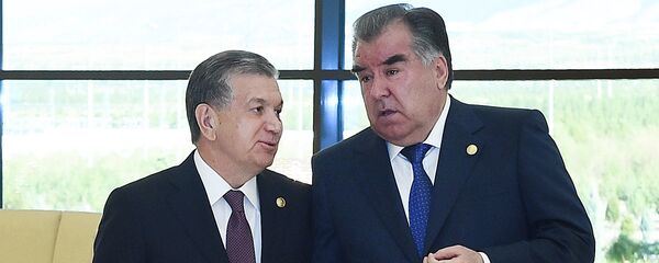 Президент Узбекистана Шавкат Мирзиёев и Президент Таджикистана Эмомали Рахмон Президент Узбекистана Шавкат Мирзиёев и Президент Таджикистана Эмомали Рахмон - Sputnik Ўзбекистон