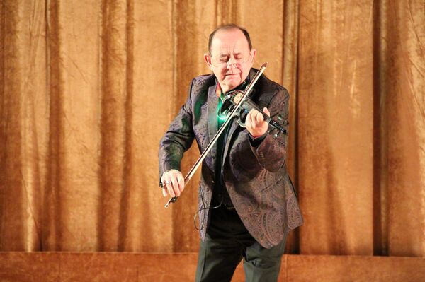 Скрипач Владимир Михайлов - Sputnik Узбекистан