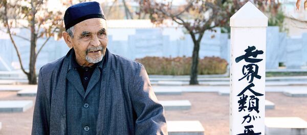 Мирокил Фозилов, смотритель японского кладбища в Ташкенте Мирокил Фозилов, смотритель японского кладбища в Ташкенте - Sputnik Узбекистан