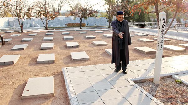 Мирокил Фозилов, смотритель японского кладбища в Ташкенте Мирокил Фозилов, смотритель японского кладбища в Ташкенте - Sputnik Узбекистан