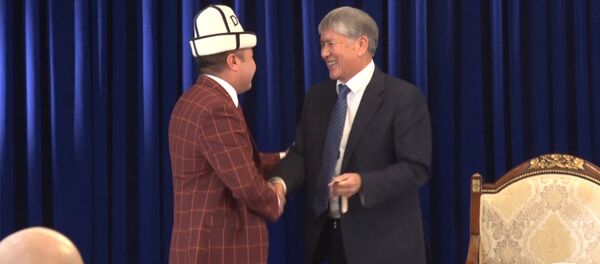 Как журналист выпросил у Атамбаева часы — видео с пресс-конференции - Sputnik Узбекистан