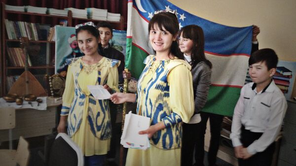 Участники проекта Друг по переписке в Наманганской области - Sputnik Узбекистан
