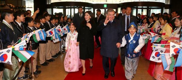Shavkata Mirziyoyeva torjestvenno vstretili v Seule - Sputnik O‘zbekiston