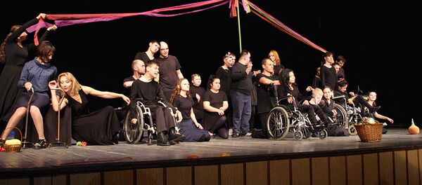 Выступление интегрированного театра движения Лик Выступление интегрированного театра движения Лик - Sputnik Узбекистан