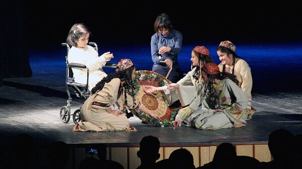 Выступление интегрированного театра движения Лик - Sputnik Узбекистан