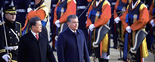 Шавкат Мирзиёев и Мун Чжэ Ин Шавкат Мирзиёев и Мун Чжэ Ин - Sputnik Ўзбекистон