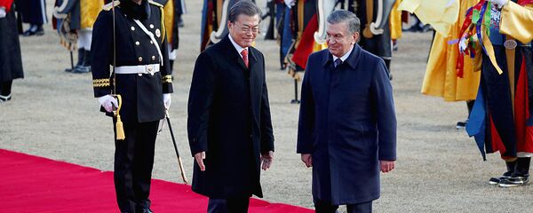 Шавкат Мирзиёев и Мун Чжэ Ин - Sputnik Узбекистан