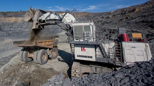 Dobicha zolotosoderjashey porodi na rudnikax - Sputnik O‘zbekiston