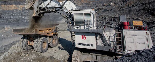 Добыча золотосодержащей породы на рудниках - Sputnik Узбекистан