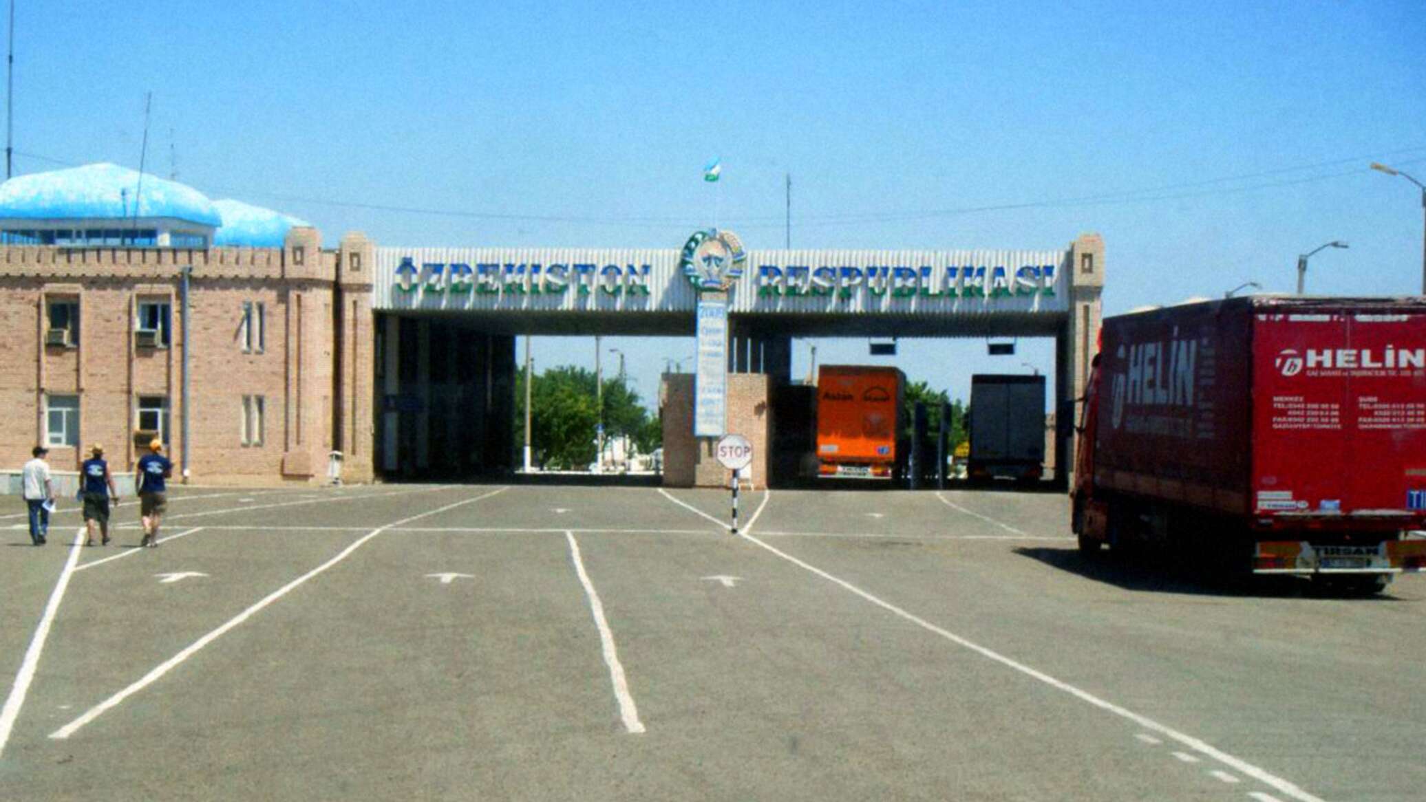 Qiz klitorisning boshini onanizm qiladi