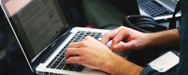 Пользователь за работой Пользователь за работой - Sputnik Ўзбекистон
