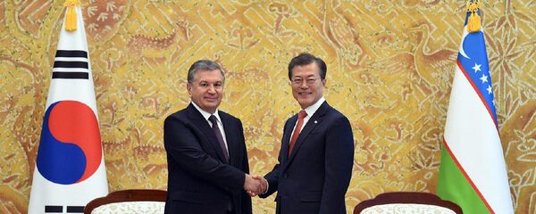 Шавкат Мирзиёев и Мун Чжэ Ин Шавкат Мирзиёев и Мун Чжэ Ин - Sputnik Ўзбекистон